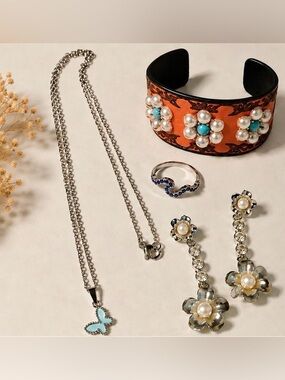 ✨Curated jewelry, turquoise accents, pearl floral details, sparkling crystals ✨
